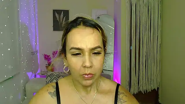 Snapshot of Aunty_milf chatting on June 30, 6:42 pm Aunty milf online show from June 30, 6:42 pm