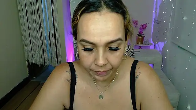 Snapshot of Aunty_milf chatting on July 2, 4:24 pm Aunty milf online show from July 2, 4:24 pm