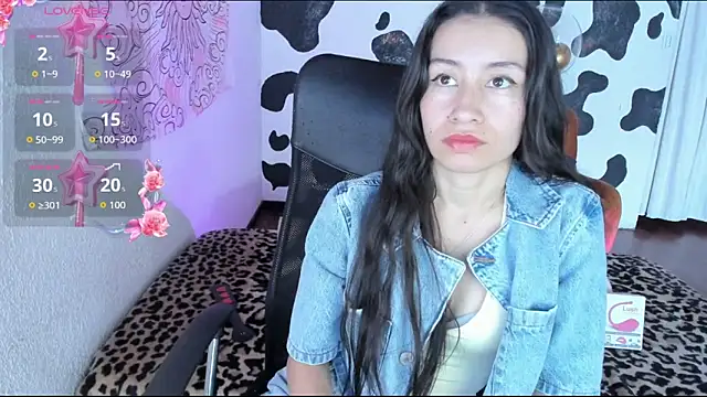 Snapshot of annie_smith22 chatting on November 26, 8:43 pm annie smith22 online show from November 26, 8:43 pm