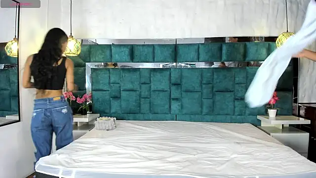  bonnyandclyde online show from May 28, 2:25 pm