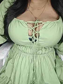Snapshot of Curvy_Pooja chatting on June 22, 6:49 pm Curvy Pooja online show from June 22, 6:49 pm