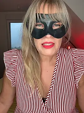 Snapshot of SophieFinely chatting on July 17, 6:24 pm SophieFinely online show from July 17, 6:24 pm