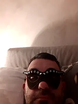 Snapshot of Vampiro83zz chatting on June 22, 9:23 pm Vampiro83zz online show from June 22, 9:23 pm