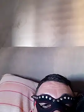Snapshot of Vampiro83zz chatting on June 28, 5:13 am Vampiro83zz online show from June 28, 5:13 am