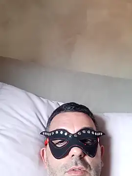 Snapshot of Vampiro83zz chatting on June 29, 12:38 pm Vampiro83zz online show from June 29, 12:38 pm