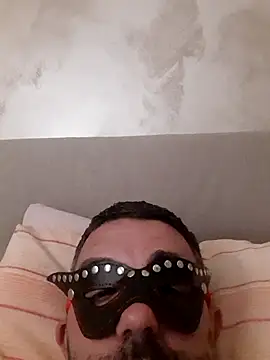 Snapshot of Vampiro83zz chatting on August 4, 1:14 pm Vampiro83zz online show from August 4, 1:14 pm
