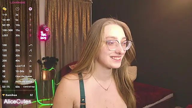 AliceCutes online show from February 10, 12:31 pm