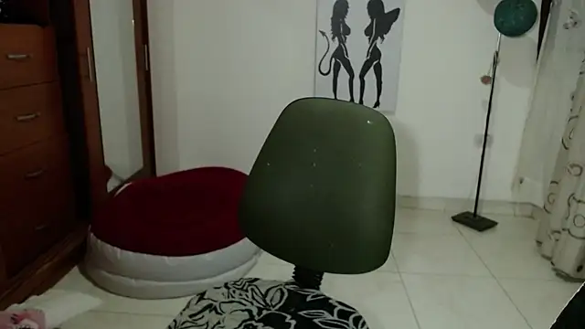 vivian-milf online show from March 20, 11:31 pm