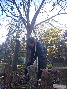 Snapshot of Horny_hippie chatting on December 3, 8:39 pm Horny hippie online show from December 3, 8:39 pm