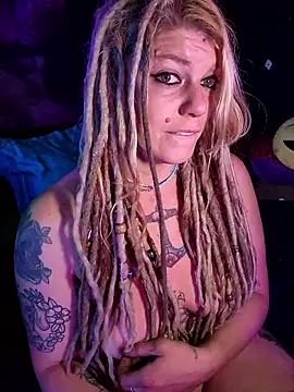 Snapshot of Horny_hippie chatting on December 23, 8:01 am Horny hippie online show from December 23, 8:01 am