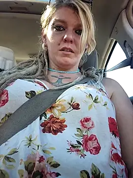 Snapshot of Horny_hippie chatting on February 14, 7:54 pm Horny hippie online show from February 14, 7:54 pm