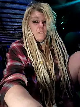 Snapshot of Horny_hippie chatting on February 22, 11:14 pm Horny hippie online show from February 22, 11:14 pm