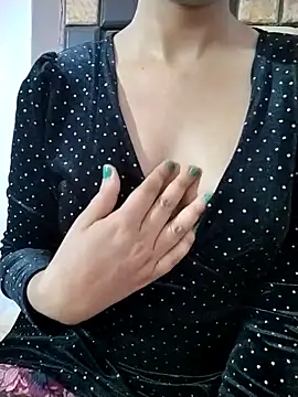 RASHMI SHARMA9 online show from March 29, 1:33 pm