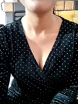 RASHMI SHARMA9 online show from March 31, 7:14 pm