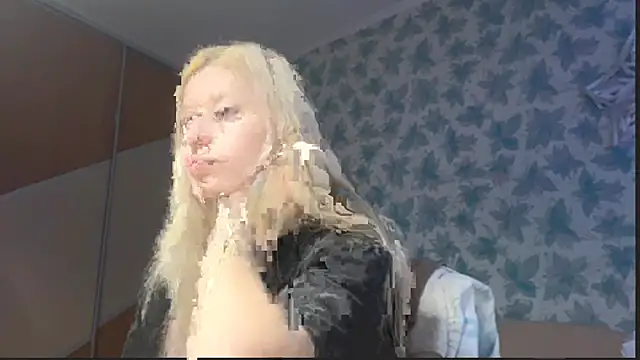 Snapshot of Barbie_Blondie chatting on December 21, 12:18 am Barbie Blondie online show from December 21, 12:18 am