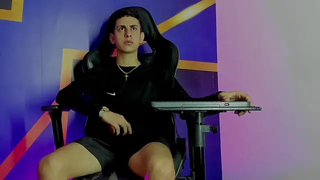 twink scott  online show from December 3, 4:31 am