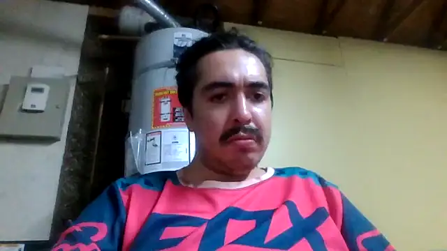 Snapshot of 818horny chatting on May 27, 8:00 am 818horny online show from May 27, 8:00 am