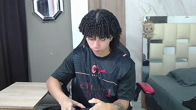 Snapshot of kim_curlyy chatting on May 10, 2:33 pm kim curlyy online show from May 10, 2:33 pm