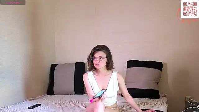 Snapshot of AlexaLurexx chatting on May 21, 11:50 am AlexaLurexx online show from May 21, 11:50 am