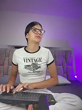 Snapshot of ZafiraNavarro chatting on May 9, 7:19 pm ZafiraNavarro online show from May 9, 7:19 pm