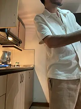 Snapshot of RicoValen chatting on February 24, 11:14 pm RicoValen online show from February 24, 11:14 pm