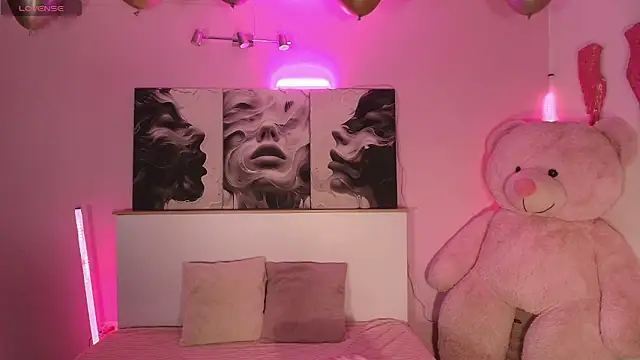 Snapshot of LindseyCoxx chatting on February 11, 11:43 pm LindseyCoxx online show from February 11, 11:43 pm