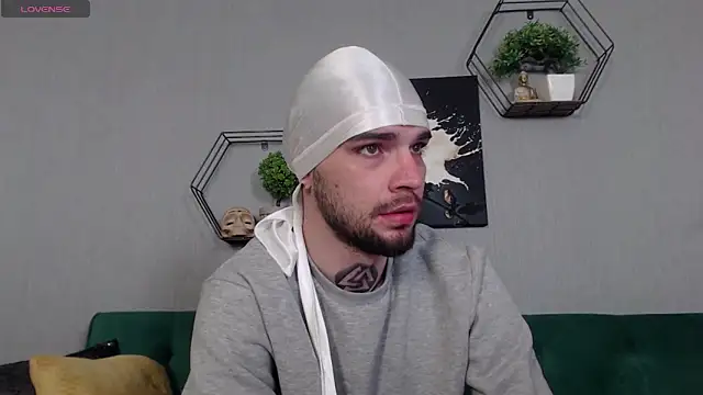 KaneHunter online show from April 10, 5:06 pm