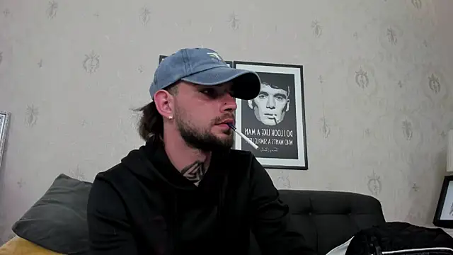 Snapshot of KaneHunter chatting on May 12, 11:35 pm KaneHunter online show from May 12, 11:35 pm