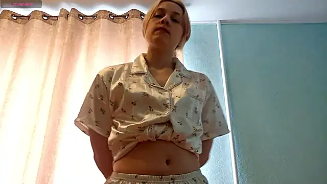 Snapshot of LunariaNicole chatting on March 26, 9:48 am LunariaNicole online show from March 26, 9:48 am