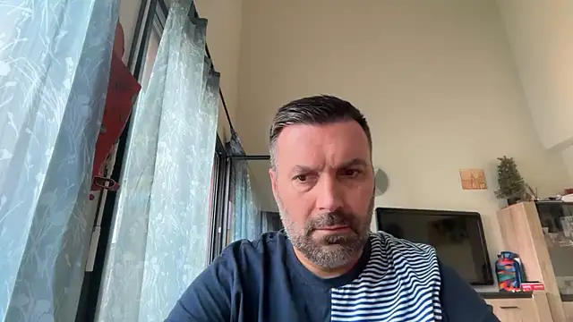 Snapshot of coolsmith81 chatting on June 19, 8:40 am coolsmith81 online show from June 19, 8:40 am