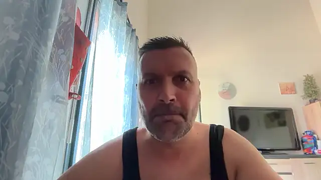 Snapshot of coolsmith81 chatting on June 24, 3:44 pm coolsmith81 online show from June 24, 3:44 pm