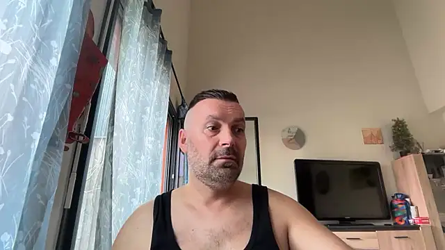 Snapshot of coolsmith81 chatting on June 25, 8:30 am coolsmith81 online show from June 25, 8:30 am