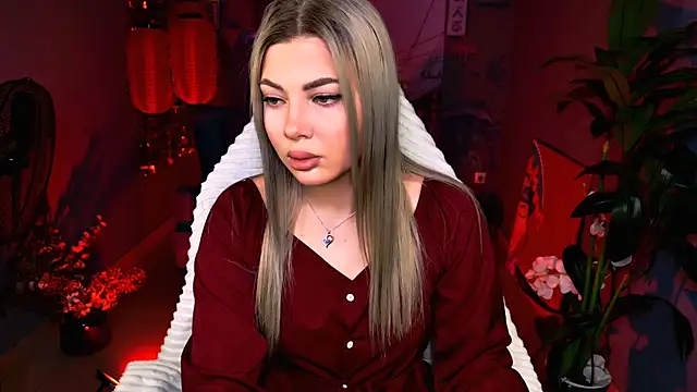 HyileyClark online show from March 25, 9:15 am