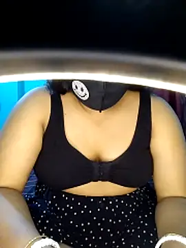 priya2098 online show from April 20, 6:42 pm