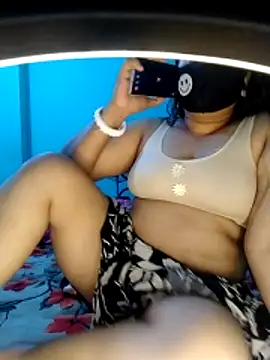 Snapshot of priya2098 chatting on June 16, 2:09 pm priya2098 online show from June 16, 2:09 pm