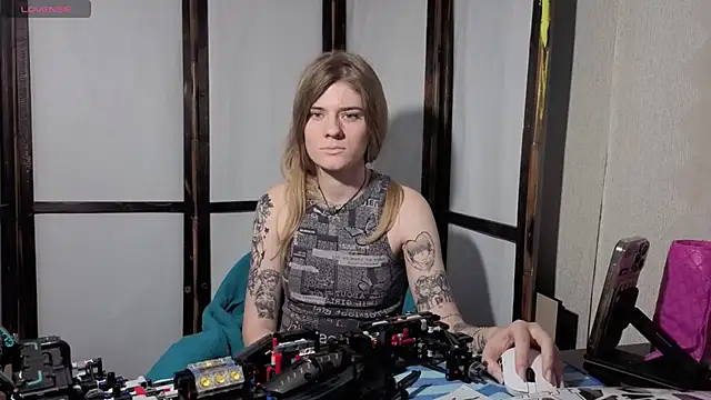 Snapshot of Adell_Love chatting on June 10, 4:06 pm Adell Love online show from June 10, 4:06 pm