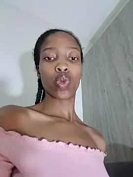 Snapshot of MsParisSmith chatting on February 20, 12:18 am MsParisSmith online show from February 20, 12:18 am