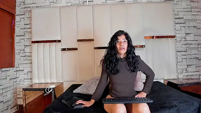 Snapshot of peachrouge chatting on May 19, 4:46 pm peachrouge online show from May 19, 4:46 pm