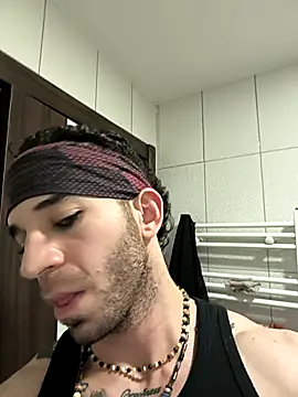 Snapshot of hazarcannn chatting on February 17, 3:51 pm hazarcannn online show from February 17, 3:51 pm