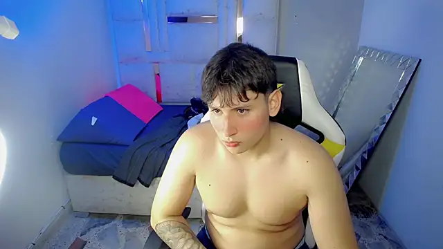 Snapshot of d_moneyy_ chatting on December 22, 3:36 am d moneyy online show from December 22, 3:36 am