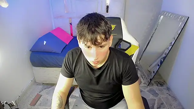 Snapshot of d_moneyy_ chatting on December 23, 3:26 am d moneyy online show from December 23, 3:26 am