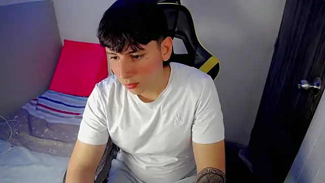 Snapshot of d_moneyy_ chatting on February 22, 3:18 am d moneyy online show from February 22, 3:18 am