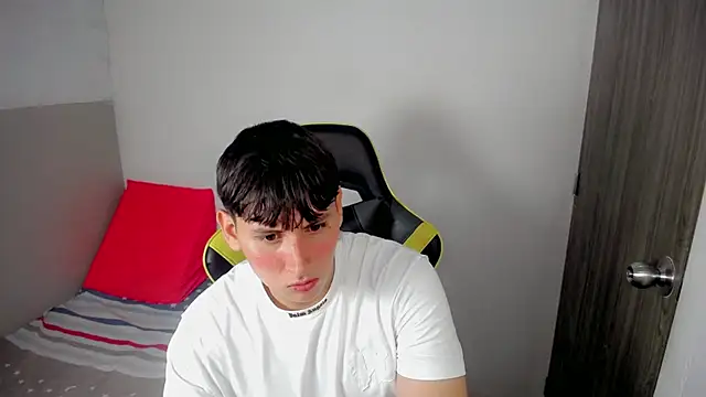 Snapshot of d_moneyy_ chatting on February 23, 3:37 am d moneyy online show from February 23, 3:37 am