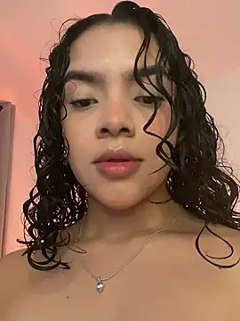 Snapshot of fluffycurls chatting on February 20, 11:32 am fluffycurls online show from February 20, 11:32 am