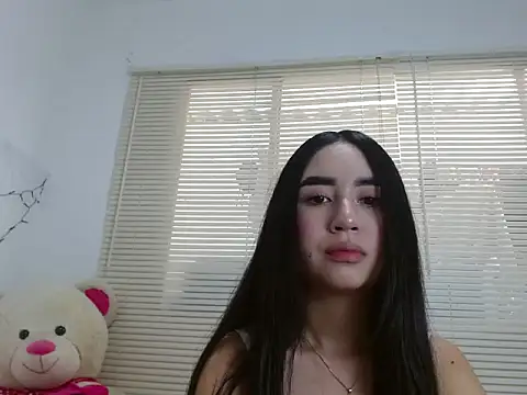 Snapshot of SiennaLorens chatting on December 19, 2:46 pm SiennaLorens online show from December 19, 2:46 pm