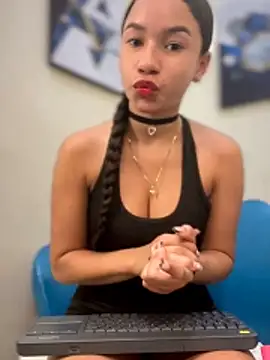 Snapshot of ZoeyFierce chatting on June 1, 6:53 pm ZoeyFierce online show from June 1, 6:53 pm