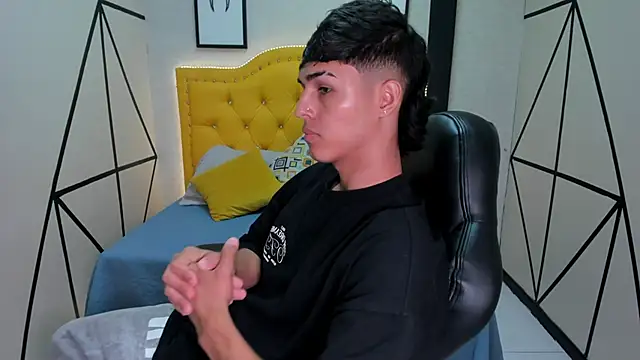 Ethan Jamees online show from February 6, 8:12 pm