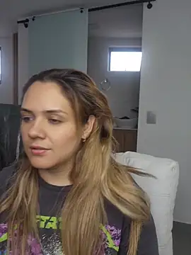 LoreinnFox online show from April 28, 10:04 pm