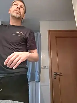 Snapshot of lorisaux chatting on February 18, 7:37 am lorisaux online show from February 18, 7:37 am