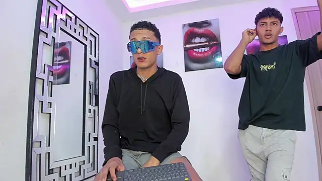 Snapshot of COUPLES_BOYS chatting on November 29, 7:22 am COUPLES BOYS online show from November 29, 7:22 am